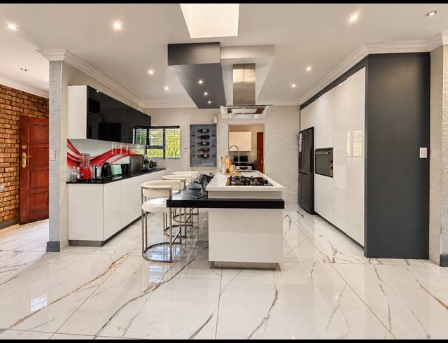 3 BEDROOM TOWNHOUSE FOR SALE IN VANDERBIJLPARK SW 5